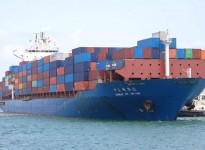 الاتحاد الأوروبي: يعلن تأمين مرور 100 سفينة تجارية في البحر الأحمر