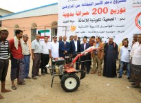 توزيع 200 حراثة يدوية للمزارعين في لحج وأبين والحديدة وتعز بدعم كويتي 