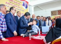 عدن.. الحكومة تدشن حملة التحصين ضد شلل الأطفال 
