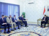 رئيس الوزراء يبحث مع نائب المبعوث الأممي تداعيات تصعيد الحوثي على جهود السلام