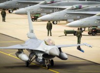 واشنطن تعزز قواتها في منطقة "سنتكوم" بمزيد من طائرات F-16