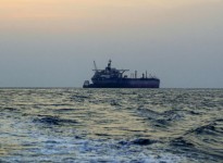 هيئة بحرية: الإبلاغ عن انفجارين بالقرب من سفينة تجارية جنوبي عدن 
