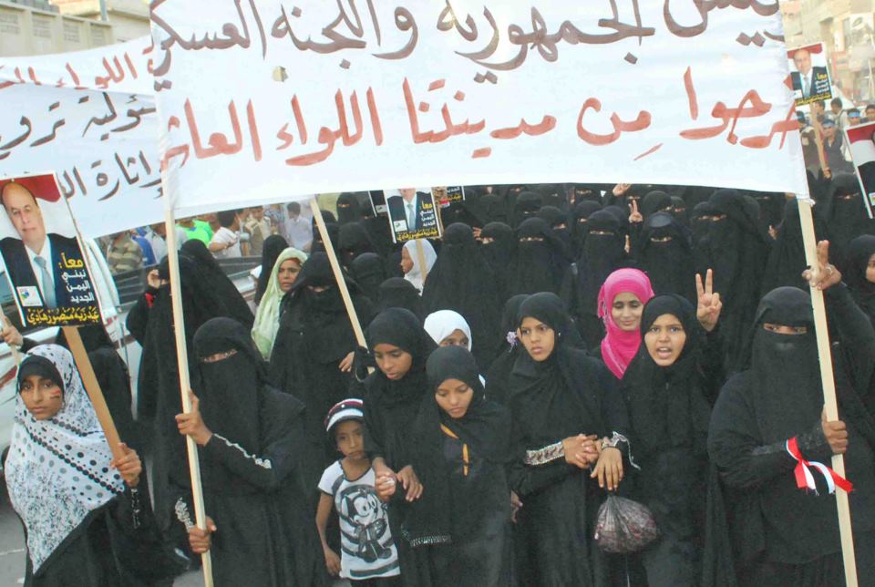  مسيرة نسائية حاشدة بباجل للمطالبة بإخراج اللواء العاشر حرس وإيقاف اعتداءاته