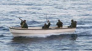 دورية عسكرية إرتيرية تحتجز خمسة قوارب يمنية وعلى متنها 55 بحاراً