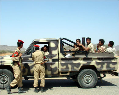 خمسة من تنظيم القاعدة يسلمون أنفسهم للسلطات اليمنية  