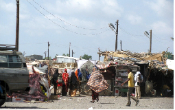  محافظ لحج يوجه بالسماح للاجئين الصومالين التحرك وفقاً لقرار اللجنة الأمنية في المحافظة