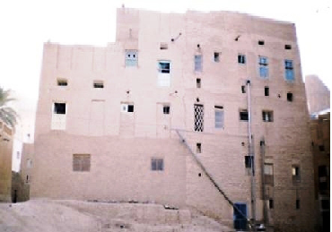 مدرسة الشيخ باغريب بتريم وثمانمائة عام من التنوير
