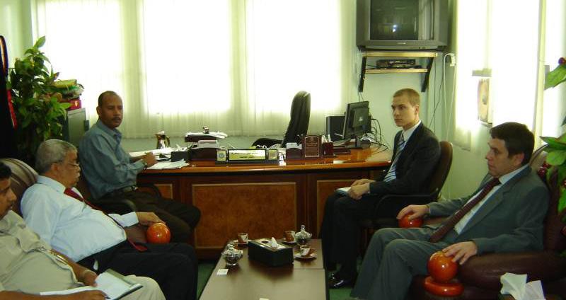 رئيس جامعة حضرموت للعلوم والتكنولوجيا يلتقي السفير الروسي