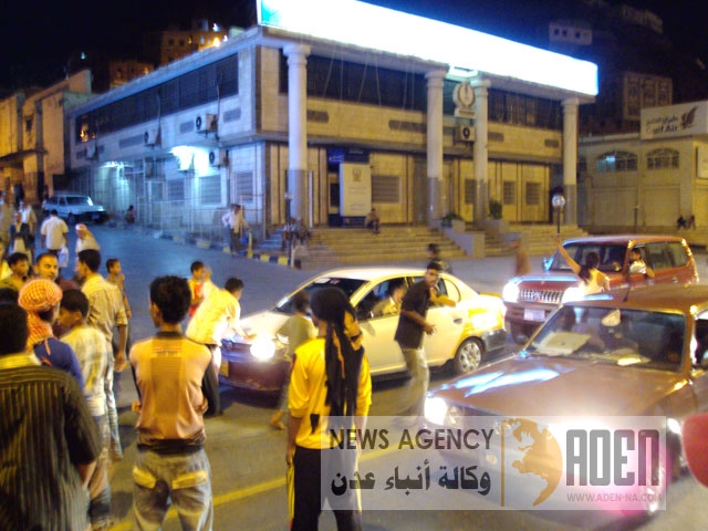 اتساع نطاق التظاهرات الاحتجاجية في عدن والحصيلة قتيل وجريحان في الشيخ عثمان