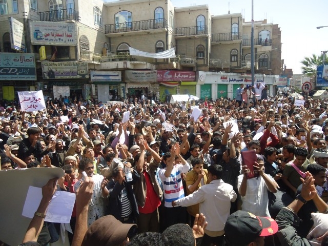 الاعتصام يتواصل أمام جامعة صنعاء ومجلس التضامن يعلن انضمامه للمحتجين