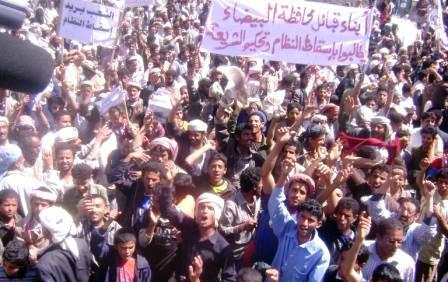 مظاهرات حاشدة في البيضاء للمطالبة برحيل السلطة واستقالات جماعية من الحزب الحاكم