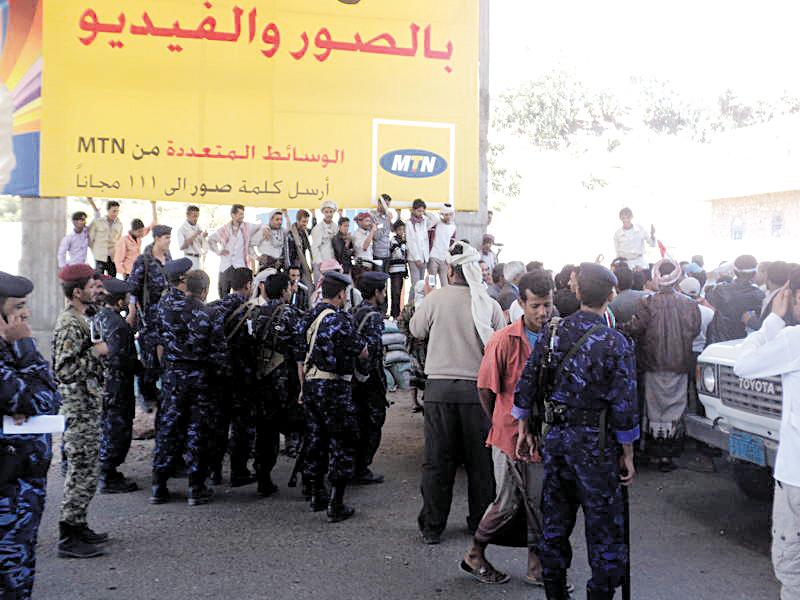 قوات النجدة تعترض قافلة تعز المتجهة إلى عدن لمساندة المتظاهرين والتضامن معهم 