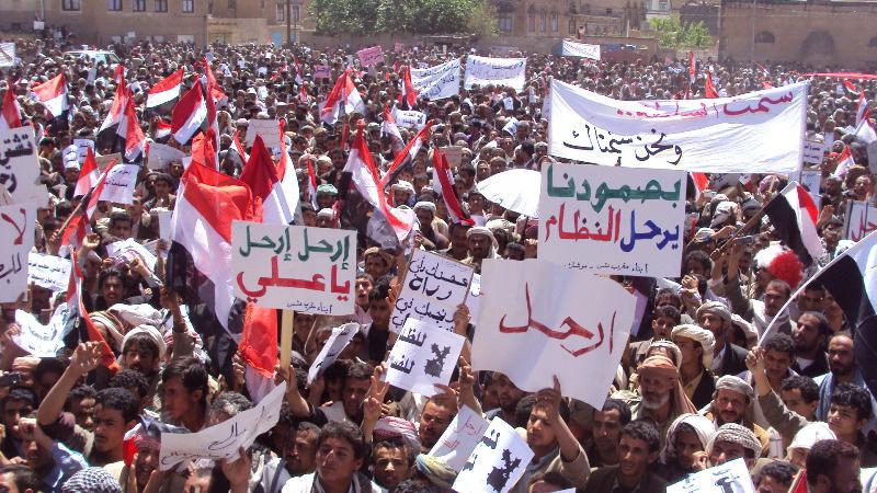  أكثر من  (100) ألف متظاهر في ذمار يطالبون برحيل السلطة