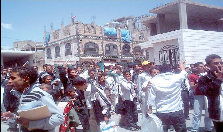  تظاهرات في إب وعصيان يشل معظم مدارس المحافظة.