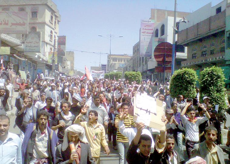 مسيرة حاشدة في إب تنديداً بمجازر النظام