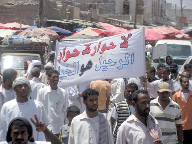 خطيب الجمعة في ساحة التحرير بمدينة الحوطة يدعو إلى وحدة الصف حول القضية الجنوبية
