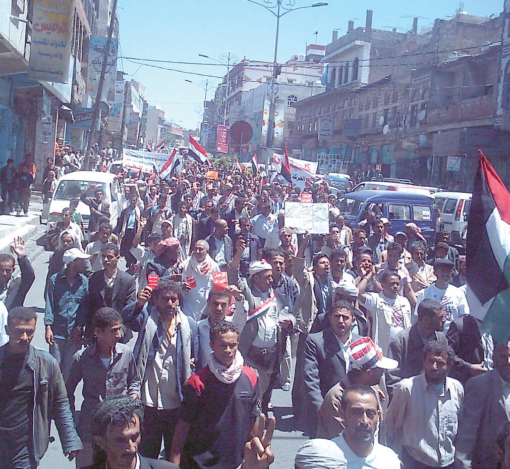 مسيرة حاشدة في إب تضامناً مع إخوانهم في صنعاء وذمار