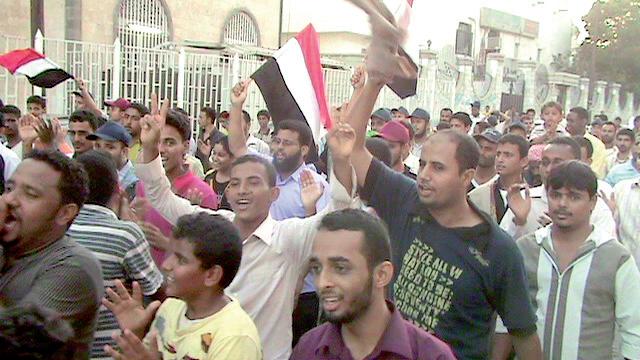 مسيرات شبابية حاشدة لاتحاد منتديات شباب عدن للتغيير في كريتر 