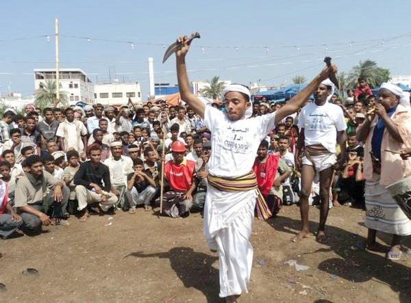  ساحة التغيير بالحديدة تشهد عروضاً كرنفالية ورقصات شعبية احتفاءً بعيد الوحدة اليمنية