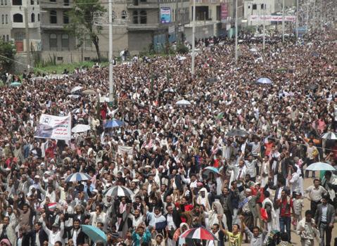 مئات الآلاف في إب يطالبون بسرعة الحسم ورحيل فلول النظام