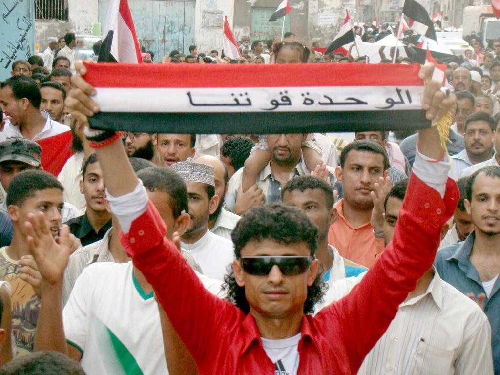 شباب الثورة في عدن يدعون للتصعيد الثوري ويرفضون الوصاية الخارجية على الثورة 