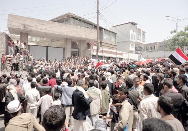  مسيرة حاشدة في إب ووقفة احتجاجية أمام محكمة الاستئناف