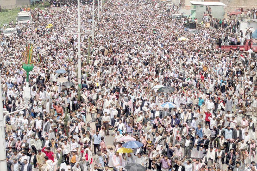  مئات الآلاف في إب يحتشدون في جمعة الإرادة الثورية