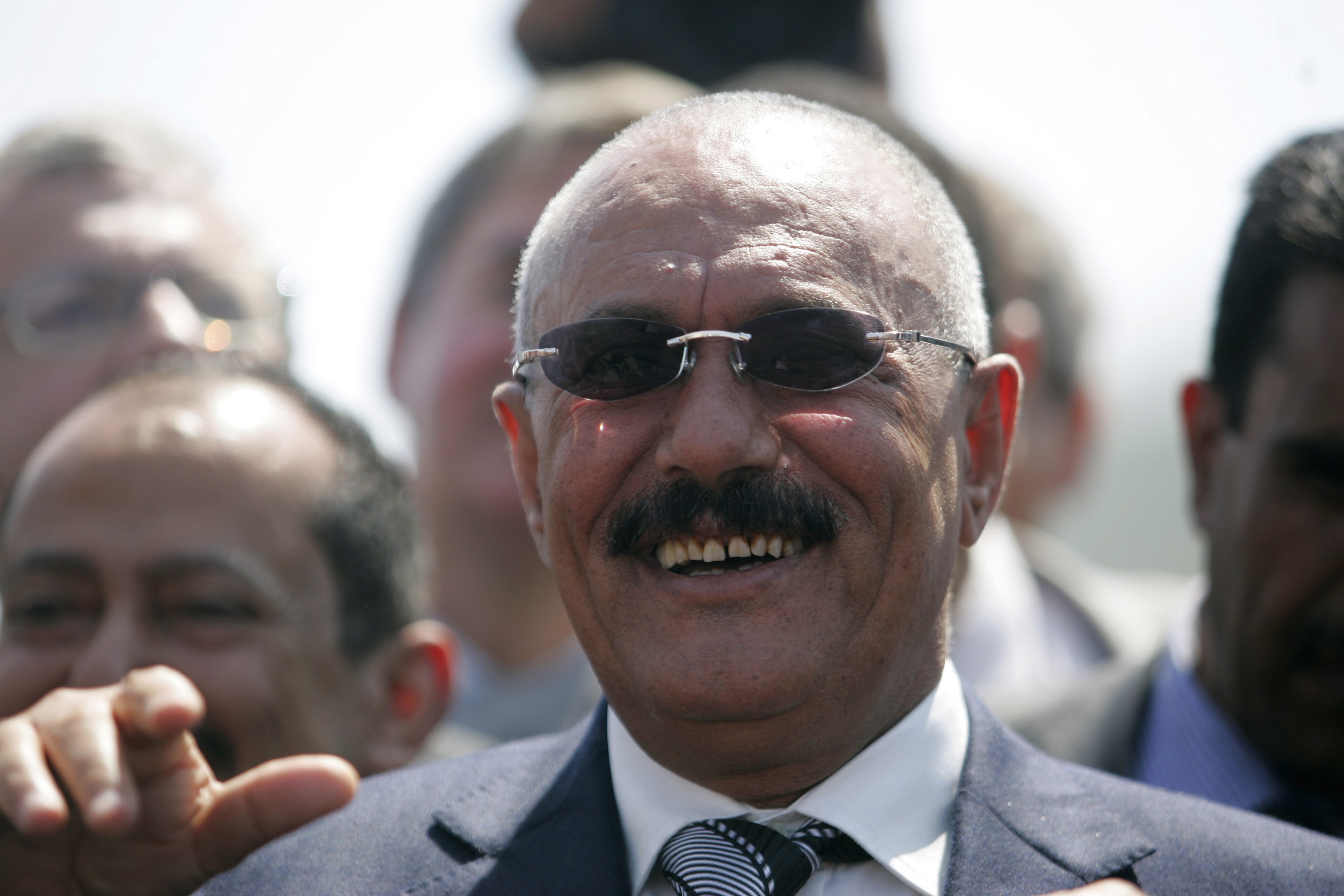 دبلوماسي غربي : صالح لن يعود قريباً وواشنطن والرياض تضغطان عليه لتسليم السلطة
