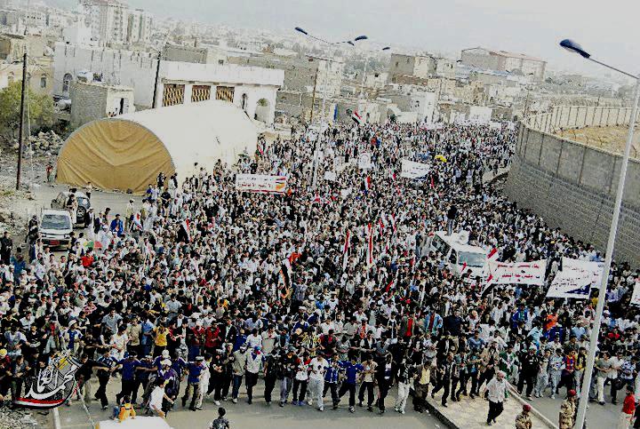  مسيرة حاشدة بصنعاء رفضاً لأي تدخل يعيق الثورة وللتحذير من أي دعم خارجي لبقايا النظام