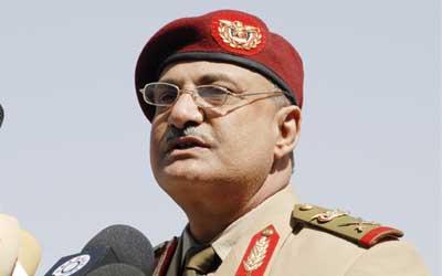 وزير الدفاع يتهم قوى بدعم مسلحي أبين ويشدد على ضرورة الحفاظ على أمن عدن