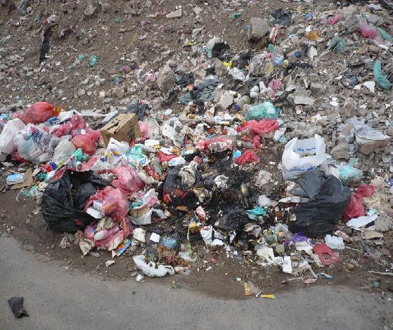 القمامة والقاذورات تسود شوارع العاصمة صنعاء 