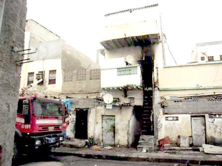أسرة كاملة تموت حرقا في الشيخ عثمان أمام أعين رجال الإطفاء