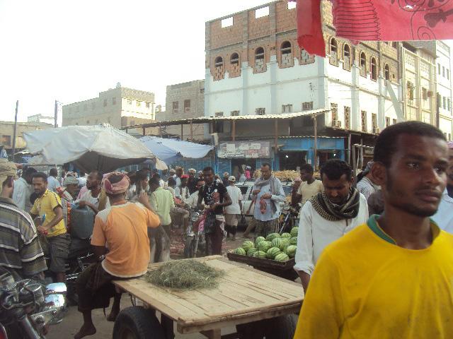 معاناة من جحيم النزوح والشتات وحسرة من تجاهل الجهات المختصة والمنظمات 1-2