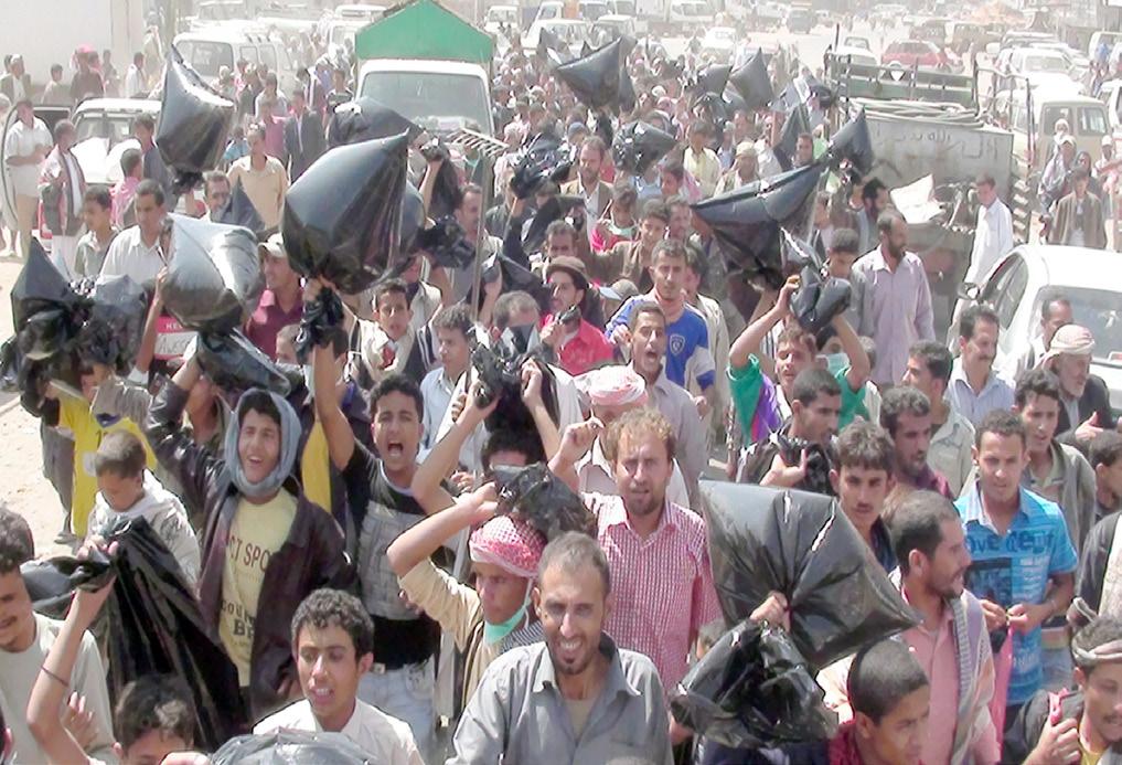  الضالع : مسيرة جماهيرية حاشدة في دمت دعت للتصعيد وتعهدت بالحسم الثوري السلمي 