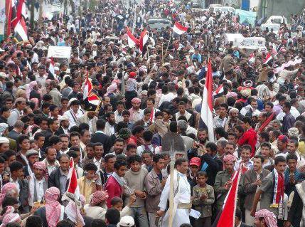 مسيرات احتجاجية بصنعاء تنديداً بمجازر النظام ومطالبات للمجتمع الدولي برفع الغطاء عنه 