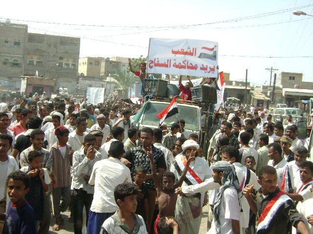   مسيرة جماهيرية حاشدة بمراوعة الحديدة للمطالبة بمحاكمة الرئيس صالح ورحيل بقايا النظام