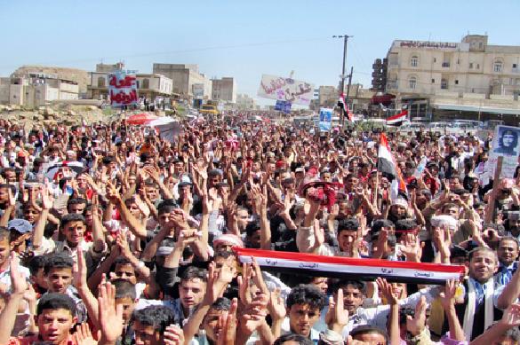 الضالع: عشرات الآلاف يحتفلون بنهاية القذافي ويستنكرون مجازر النظام بصنعاء وتعز