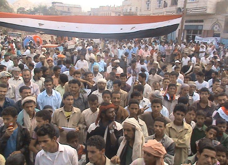 الضالع: مسيرة  طالبت بإسقاط النظام واستنكرت القصف للعاصمة صنعاء 