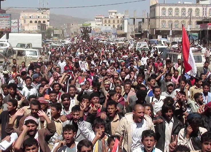 عشرات الآلاف يتظاهرون في الضالع للتنديد بجرائم النظام في صنعاء وتعز