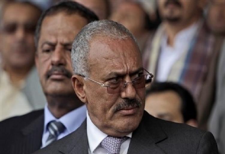 المعارضة اليمنية تهدد باعتقال صالح وأتباع الأحمر يسيطرون على المقر الرئيسي لحزبه