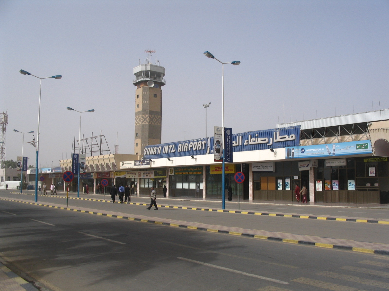   إغلاق مطار صنعاء الدولي بعد استهداف قاعدة الديلمي  وأنباء عن تدمير طائرات عسكرية