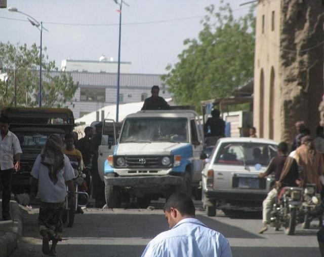 قتيلان وجرحى في تبادل لإطلاق النار بين مسلحين بمدينة إب