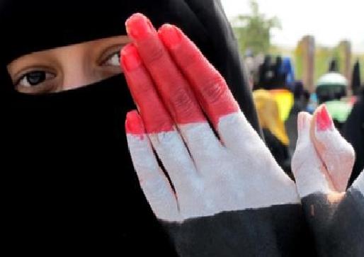 نساء اليمن يتجاوزن التقاليد ويتقدمن قوافل الثورة لصناعة التغيير