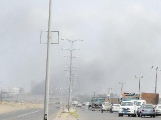 قصف منطقة النخيلة بمسيمير لحج بالأسلحة الثقيلة ومسلحون يهاجمون معسكر لبوزة