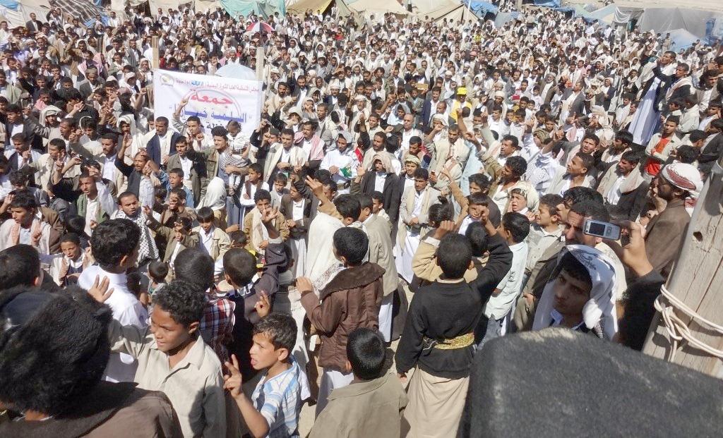  الآلاف بحجة يدعون المجتمع الدولي للمسارعة في إنقاذ الشعب اليمني من همجية النظام