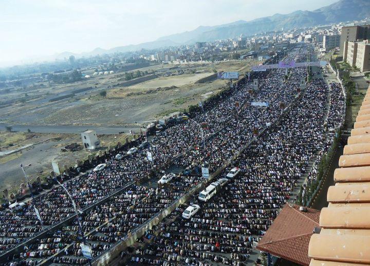 ساحة التغيير أيام العيد تكتظ بمئات الآلاف من الثوار والمواطنين 