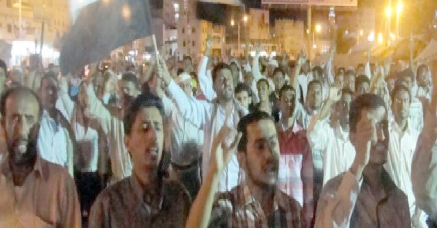 وقفة احتجاجية ومسيرة بالمكلا تطالب بمحاكمة رموز النظام