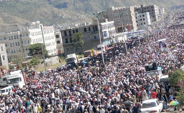  مئات الآلاف في إب يطالبون بمحاكمة قتلة النساء والأطفال