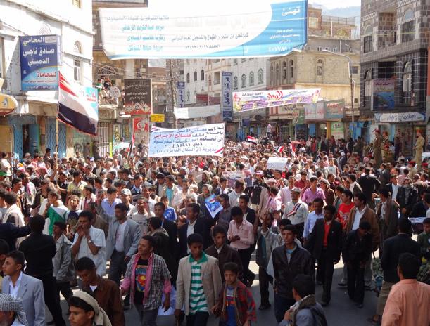 مئات الآلاف من أبناء إب يتعهدون بمحاكمة رموز النظام