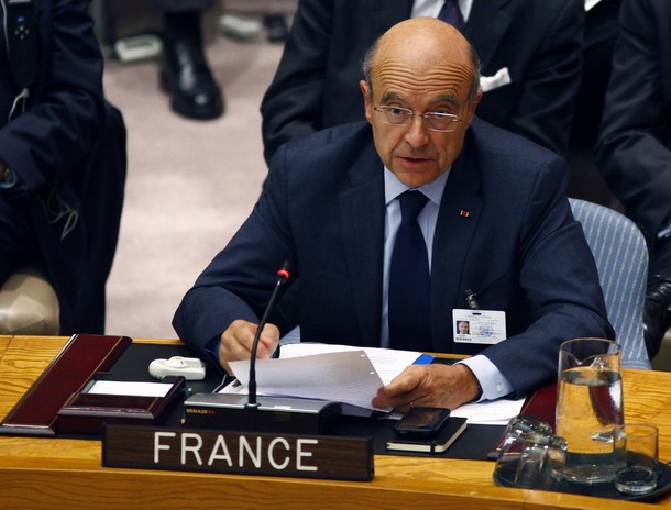   فرنسا تهدد بمعاقبة عسكريين يمنيين وطالبت قيادات الجيش بوضع أنفسهم تحت سلطة النائب